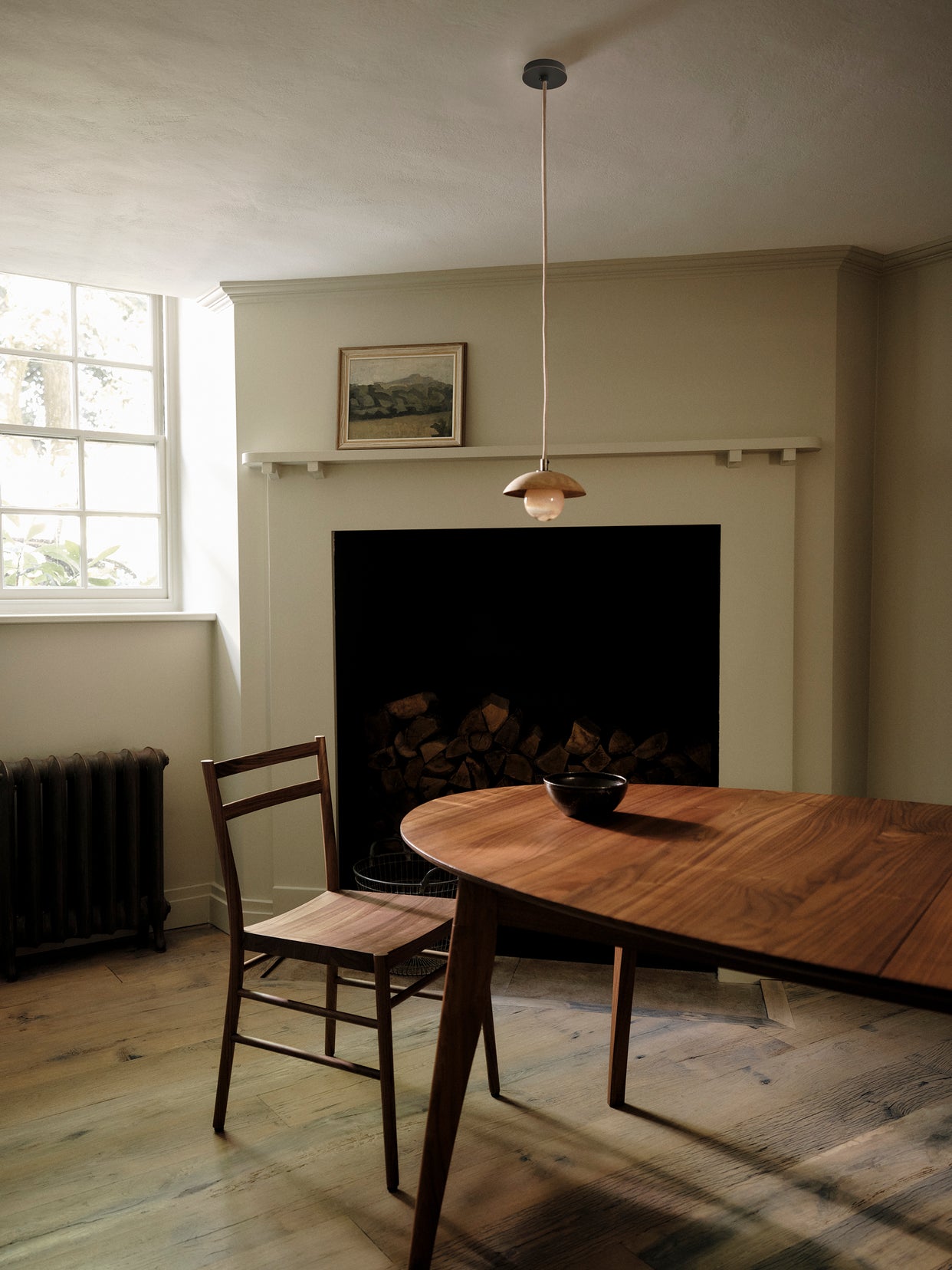 Harper dining table extending