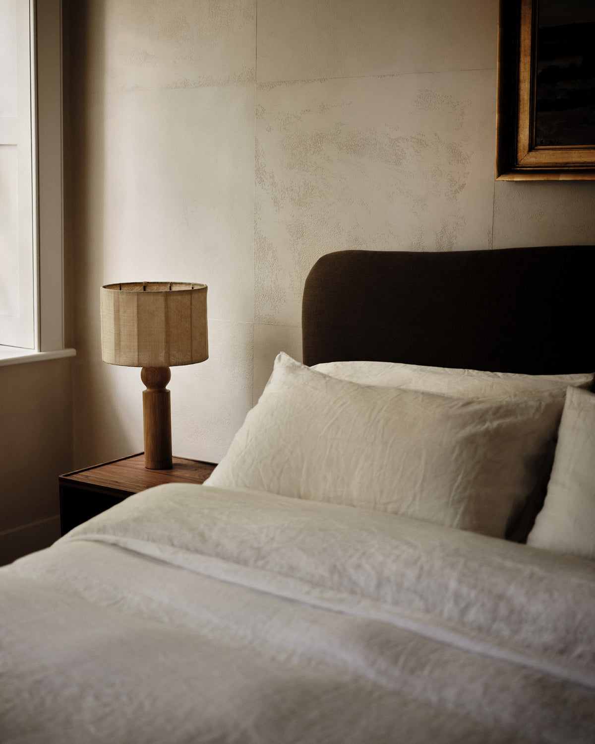 moreau-bed-ewer-light