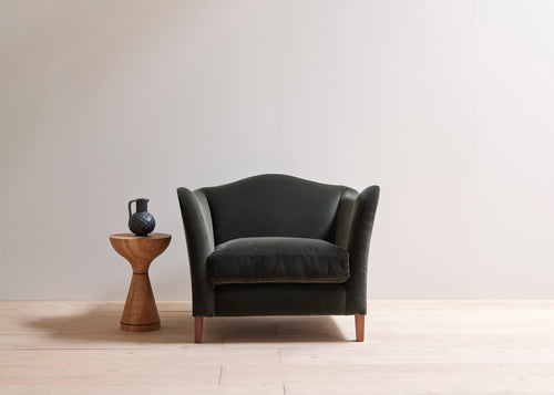 Moreau armchair with float table