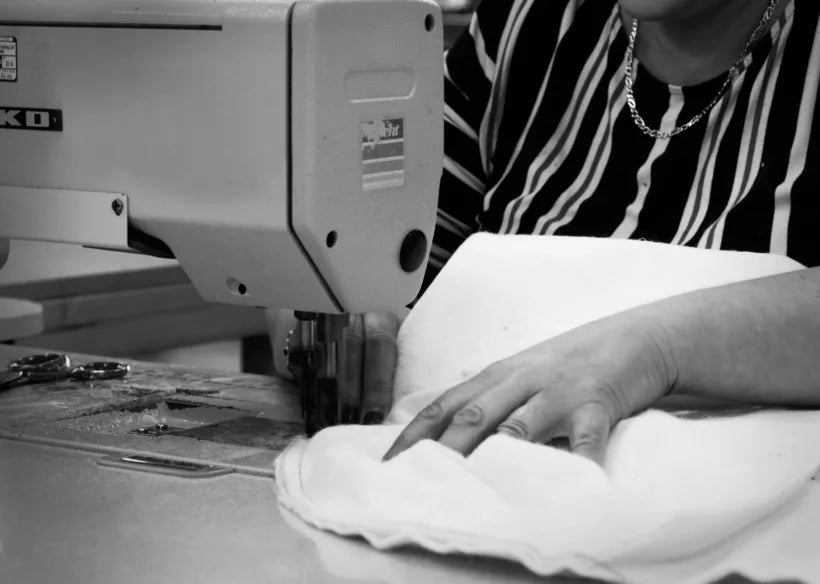 Sewing the upholstery of the pendel sofa