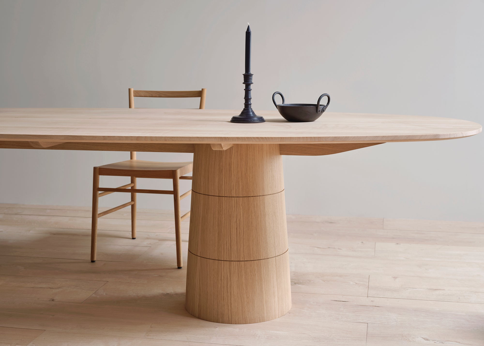 Rodan elliptical dining table detail