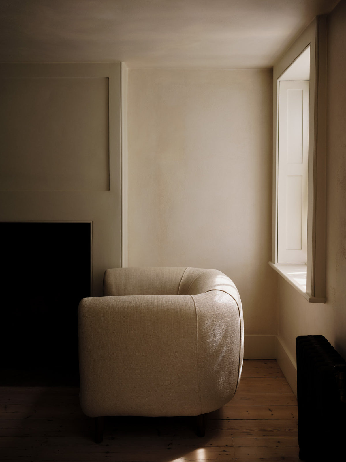 Garagh-armchair-side