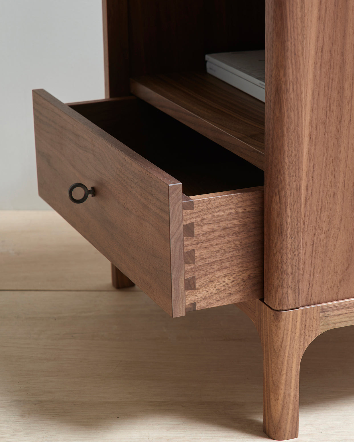 Joyce bedside table medium