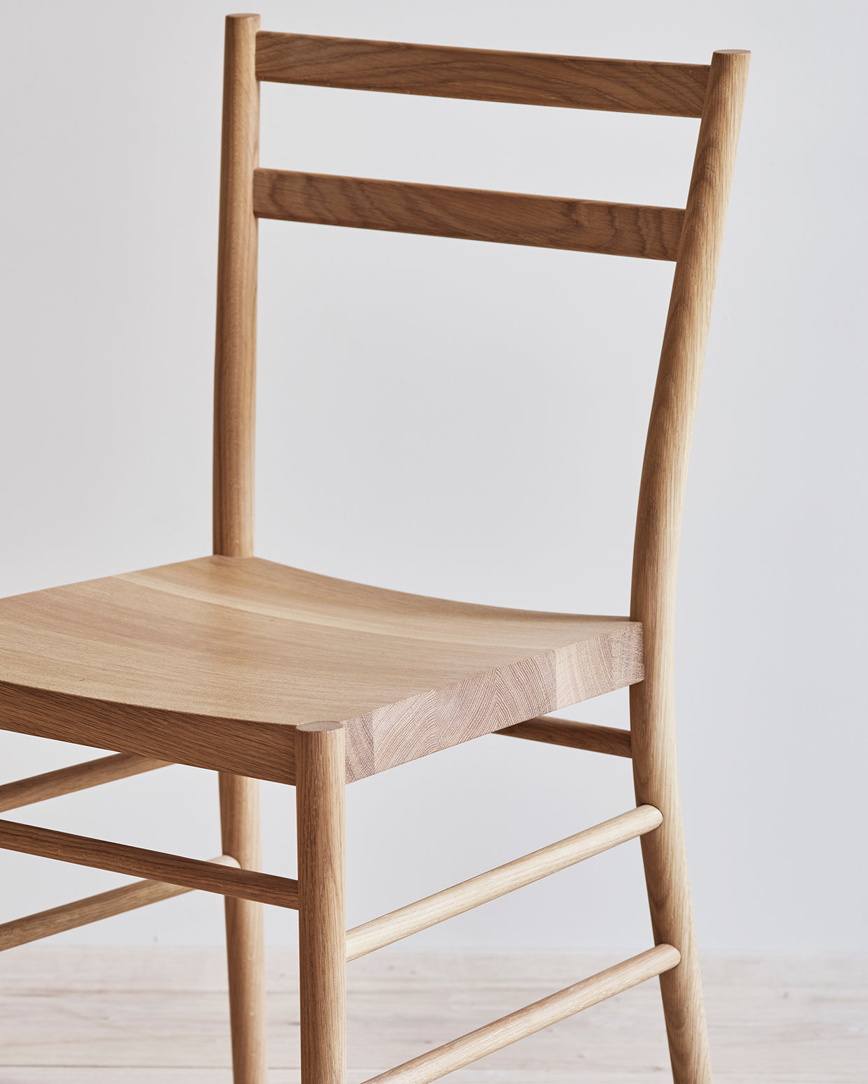 Avery dining chair
