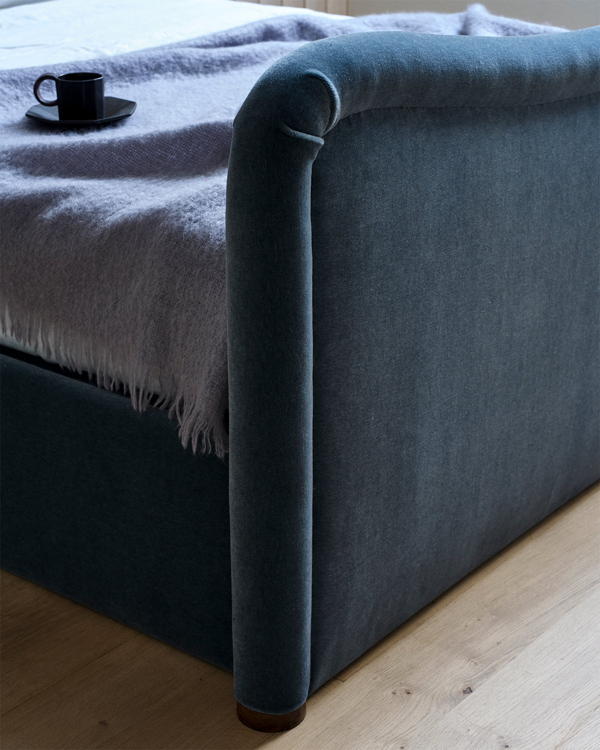Habel bed high footboard