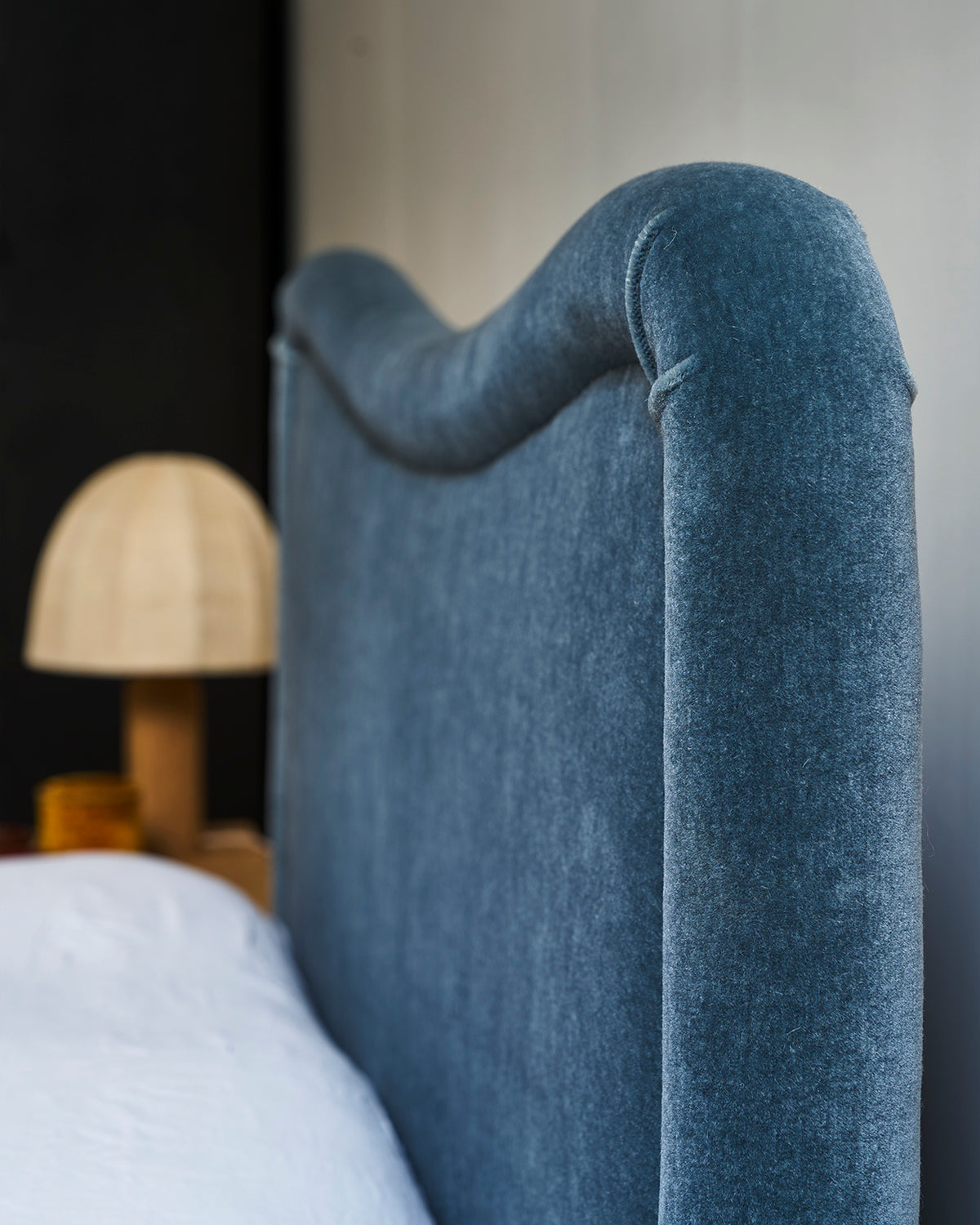 Habel bed high footboard
