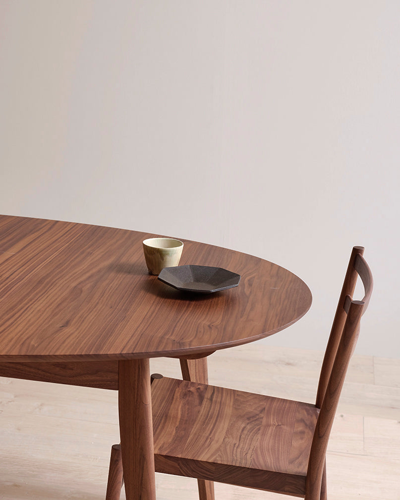 Harper dining table extending