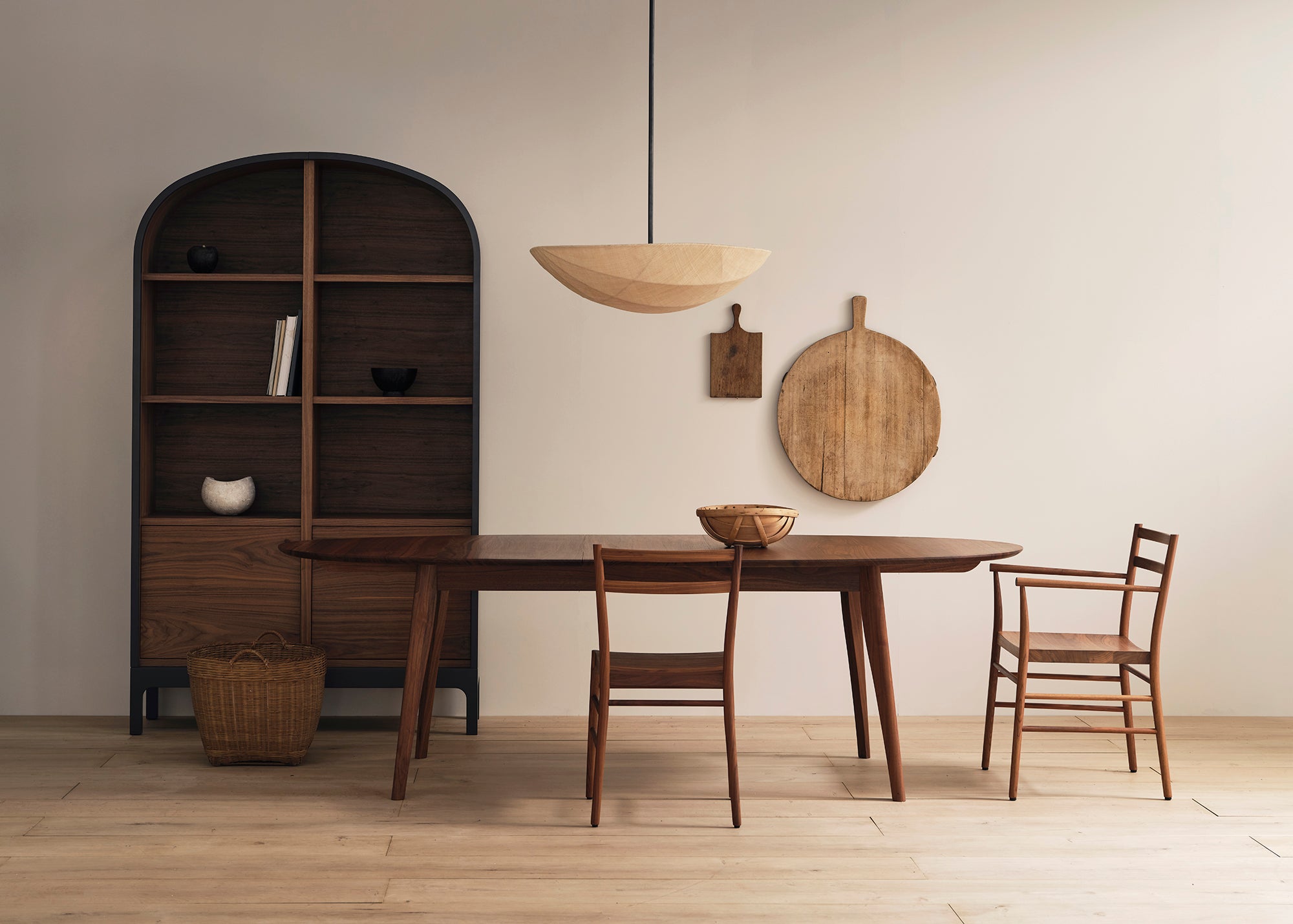 Harper dining table extending