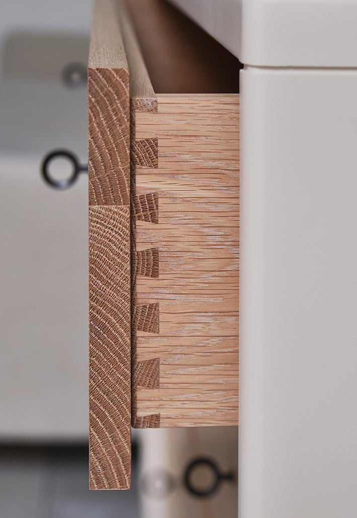 Joyce chest of drawers