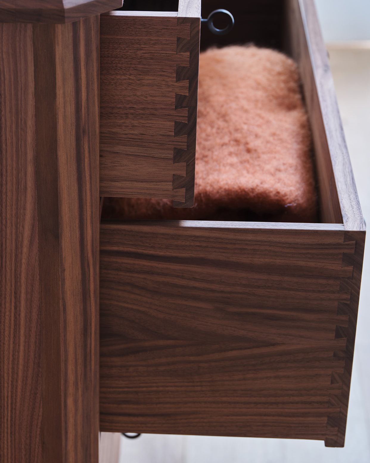 Kentridge chest of drawers