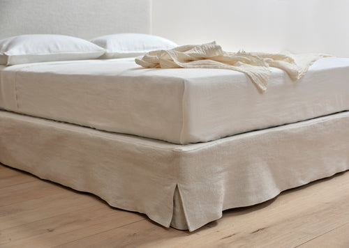 Moreau pleated bed