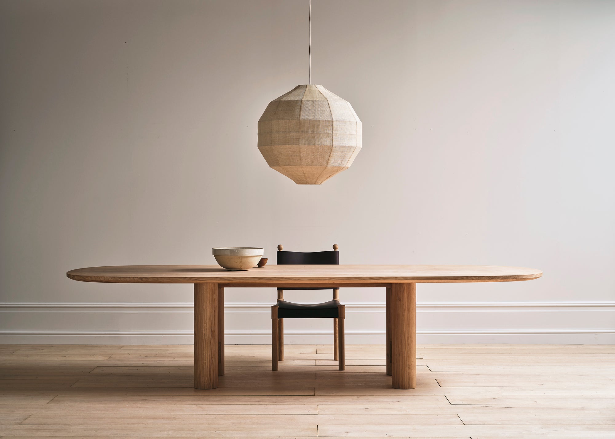 Onis dining table