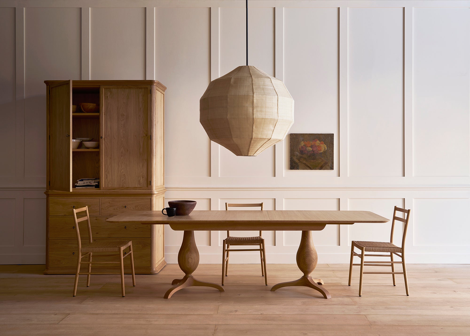 Tove dining table extending