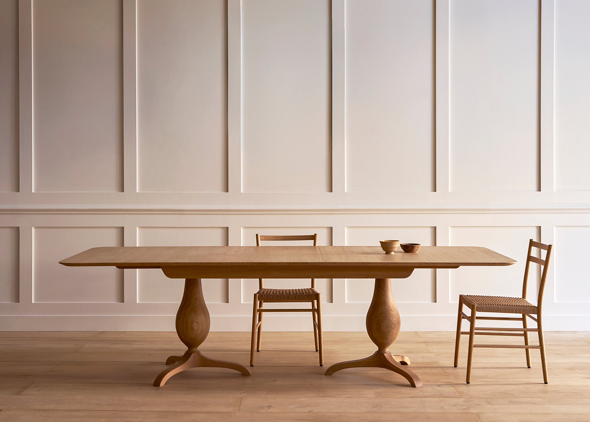 Tove dining table extending