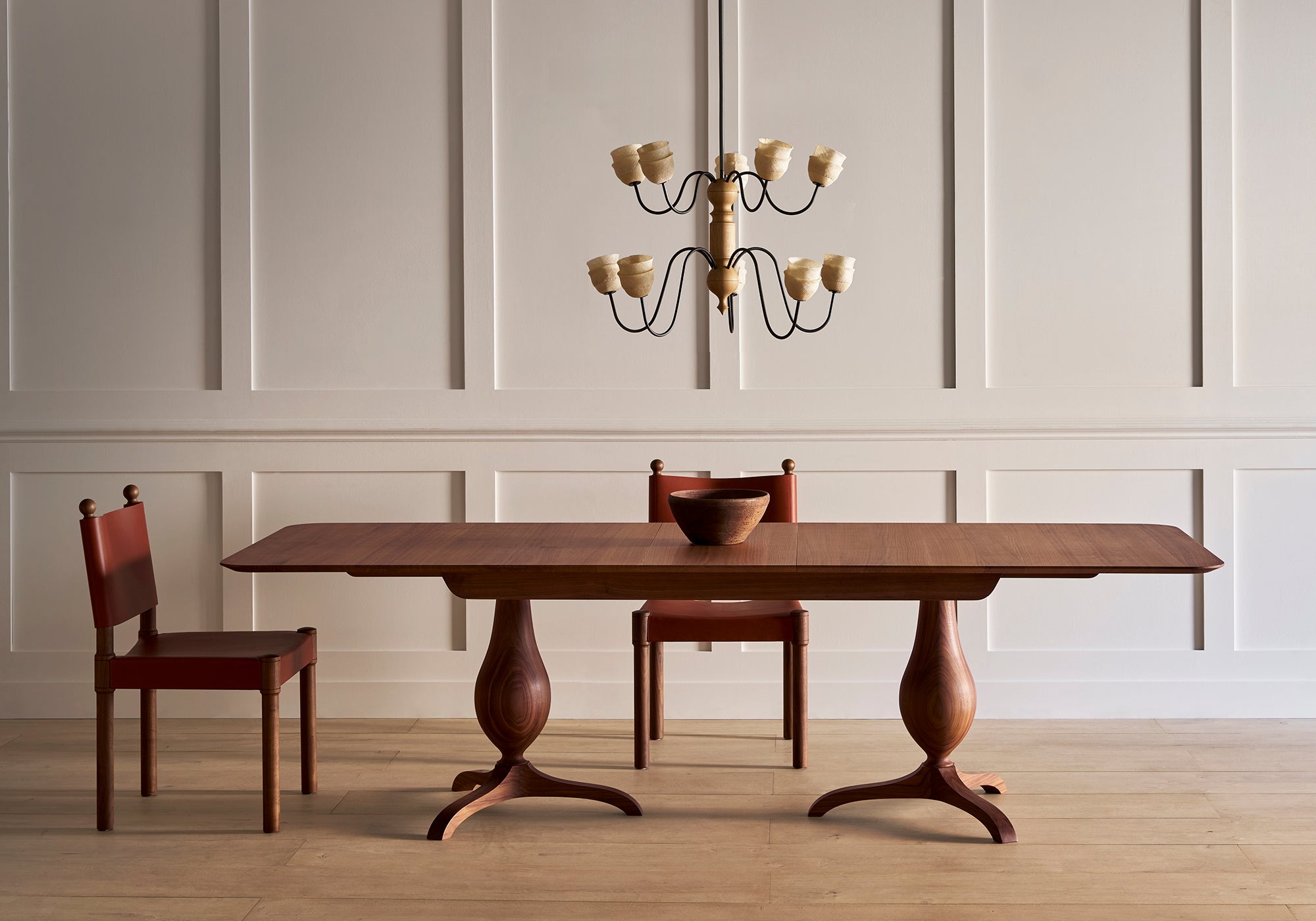 Tove dining table extending