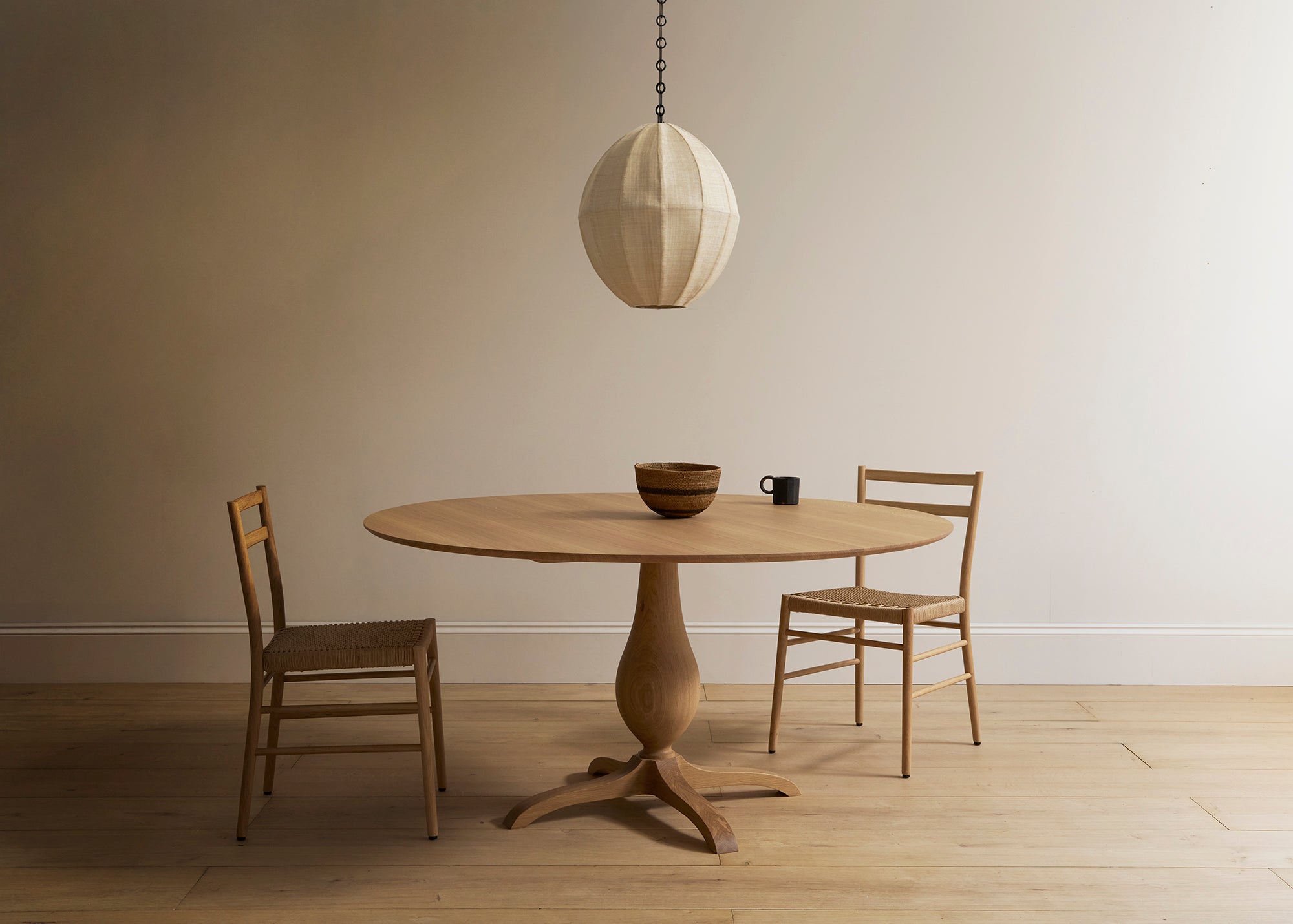 Tove dining table circular