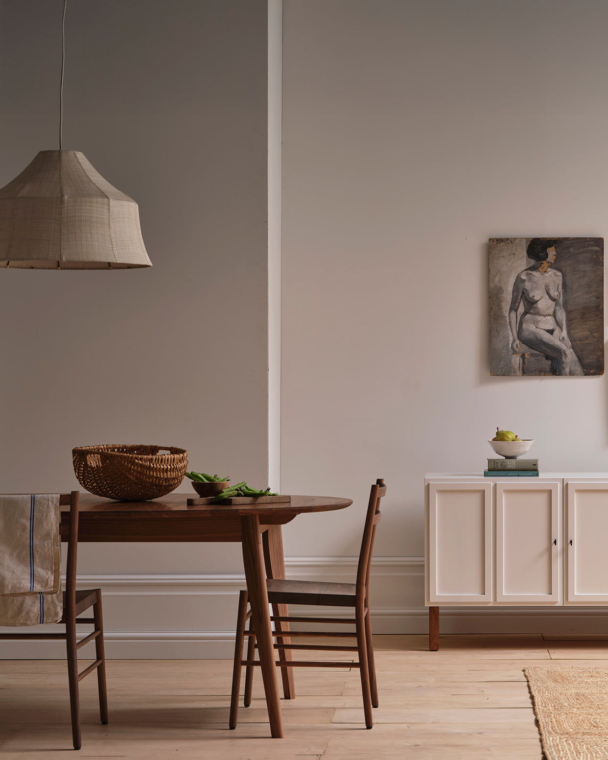 Harper dining table extending