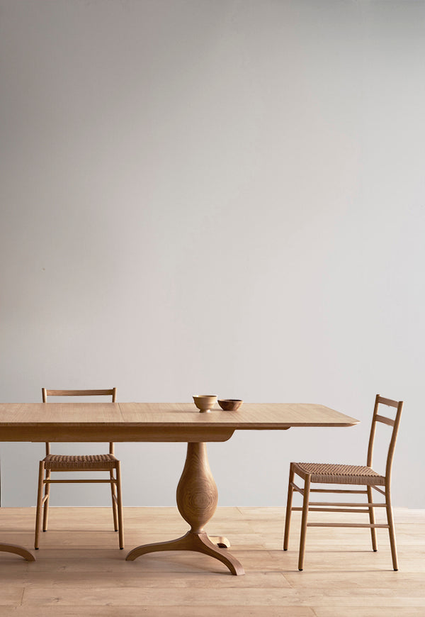 Tove dining table extending