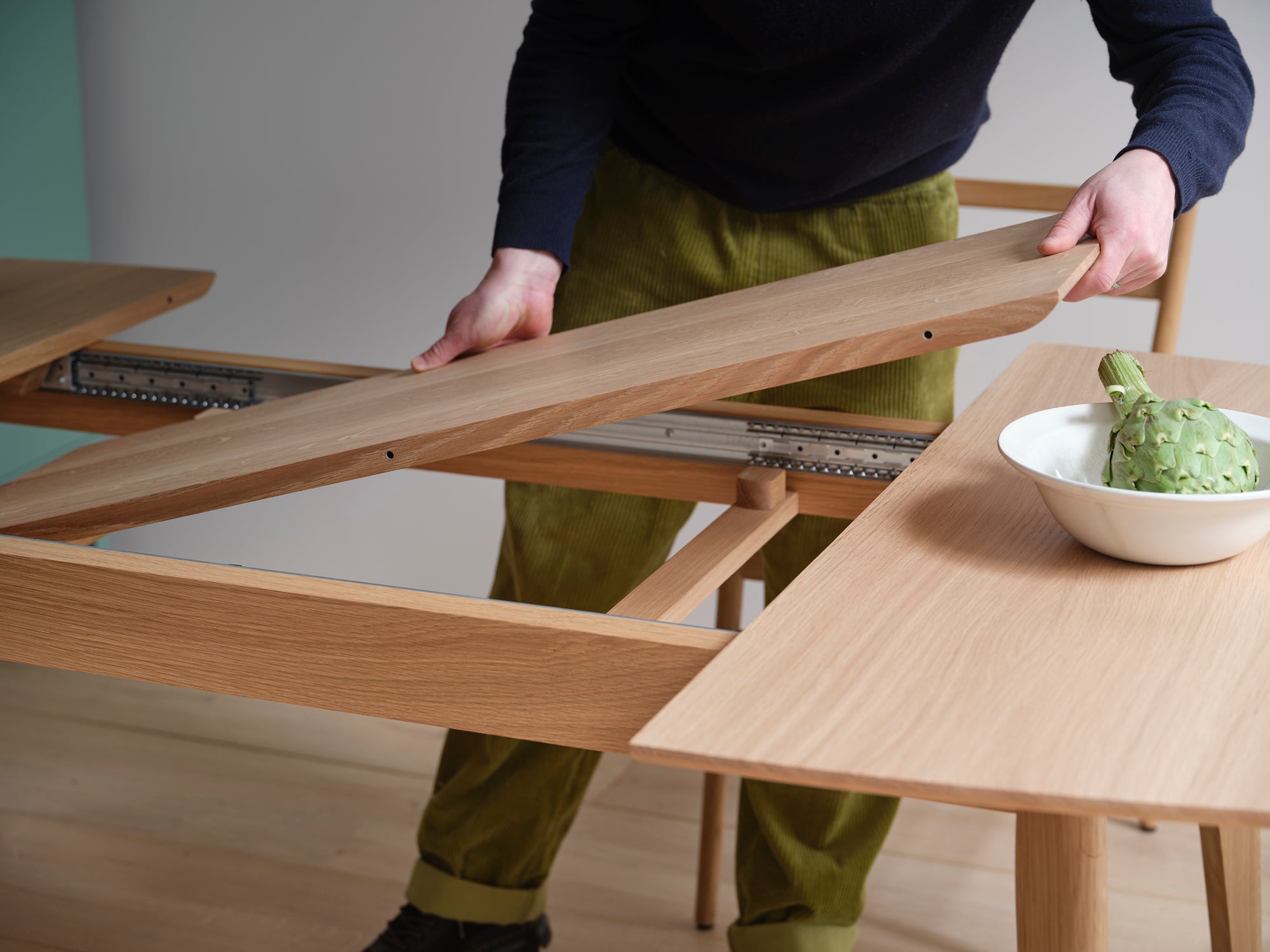 Harper dining table extending