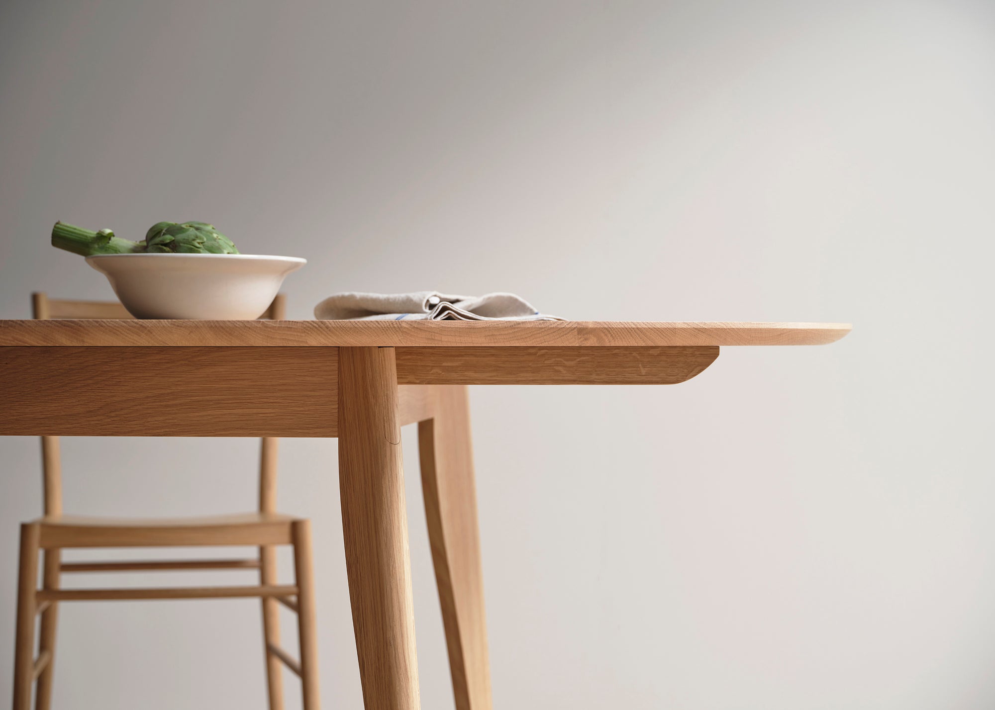 Harper dining table