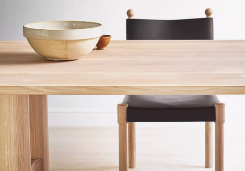 Onis dining table